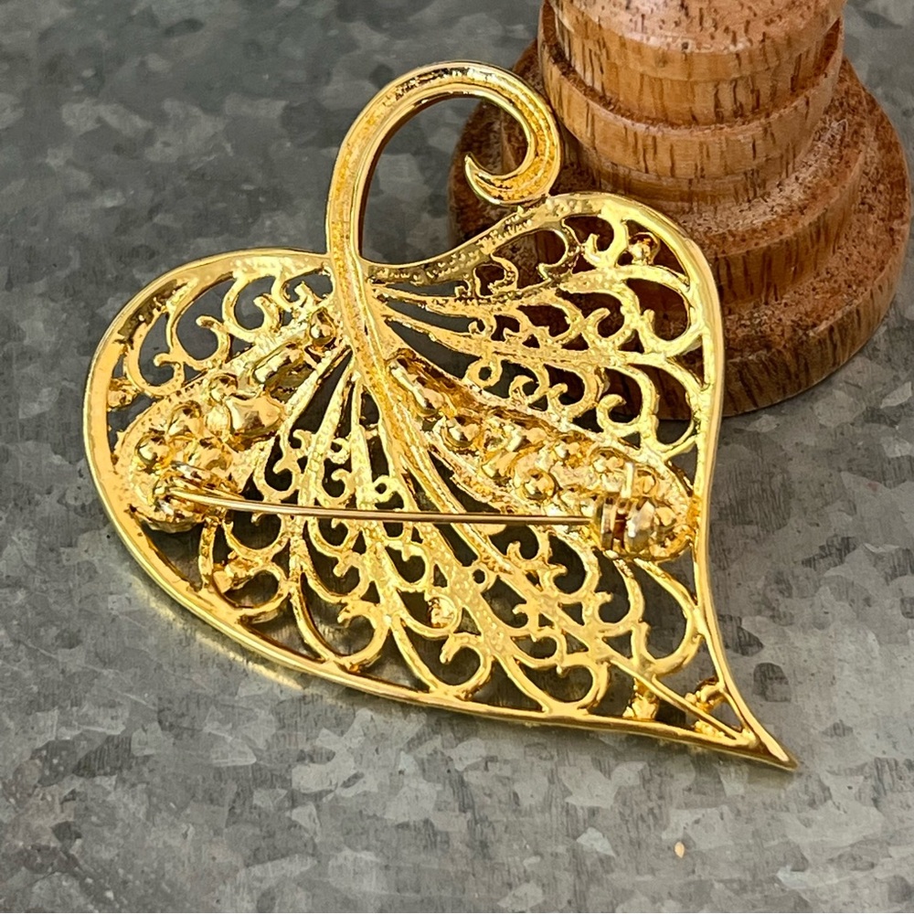 Vintage Gold Rhinestone Filagree Pin Brooch - Picture 13 of 14